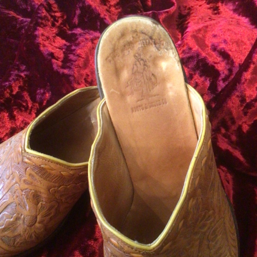 HAND TOOLED LEATHER COWBOY BOOT MULE - Picture 4 of 6